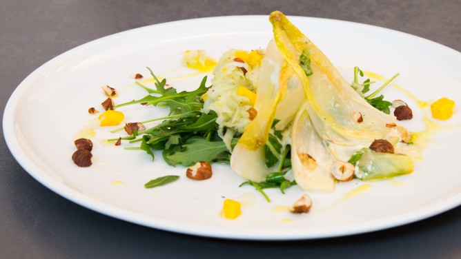 Kohlrabi-Salat mit Apfel & geschmortem Chicoree Kohlrabi-Salat mit Apfel & geschmortem Chicoree