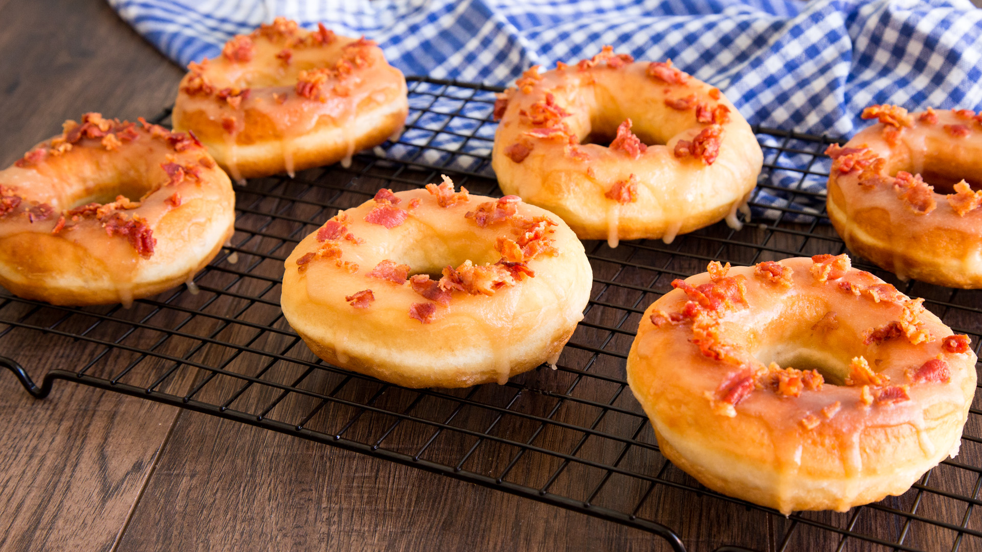 Herzhafter Donut mit Bacon Herzhafter Donut mit Bacon