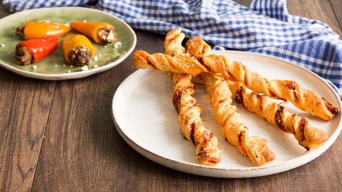 Pizzasticks und gefüllte Paprika