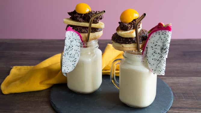 Freak Tea mit Donuts, Aprikosen und Drachenfrucht Freak Tea mit Donuts, Aprikosen und Drachenfrucht