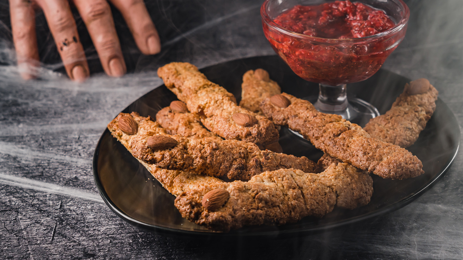 Feigen-Cantuccini mit Himbeer-Dip