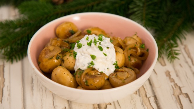 Champignonpfanne mit cremigem Kräuterdip Champignonpfanne mit cremigem Kräuterdip