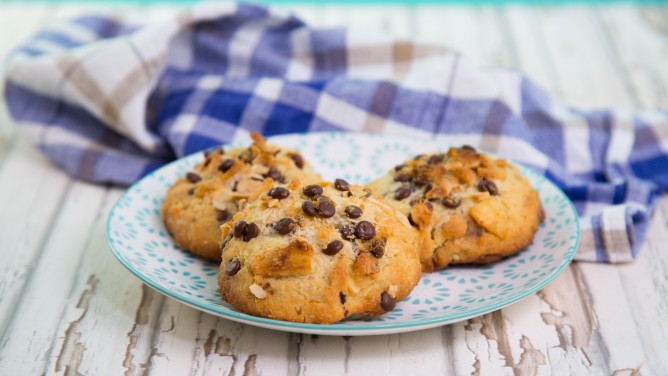 American Cookies mit Chocolate Chips und Kokosflocken American Cookies mit Chocolate Chips und Kokosflocken
