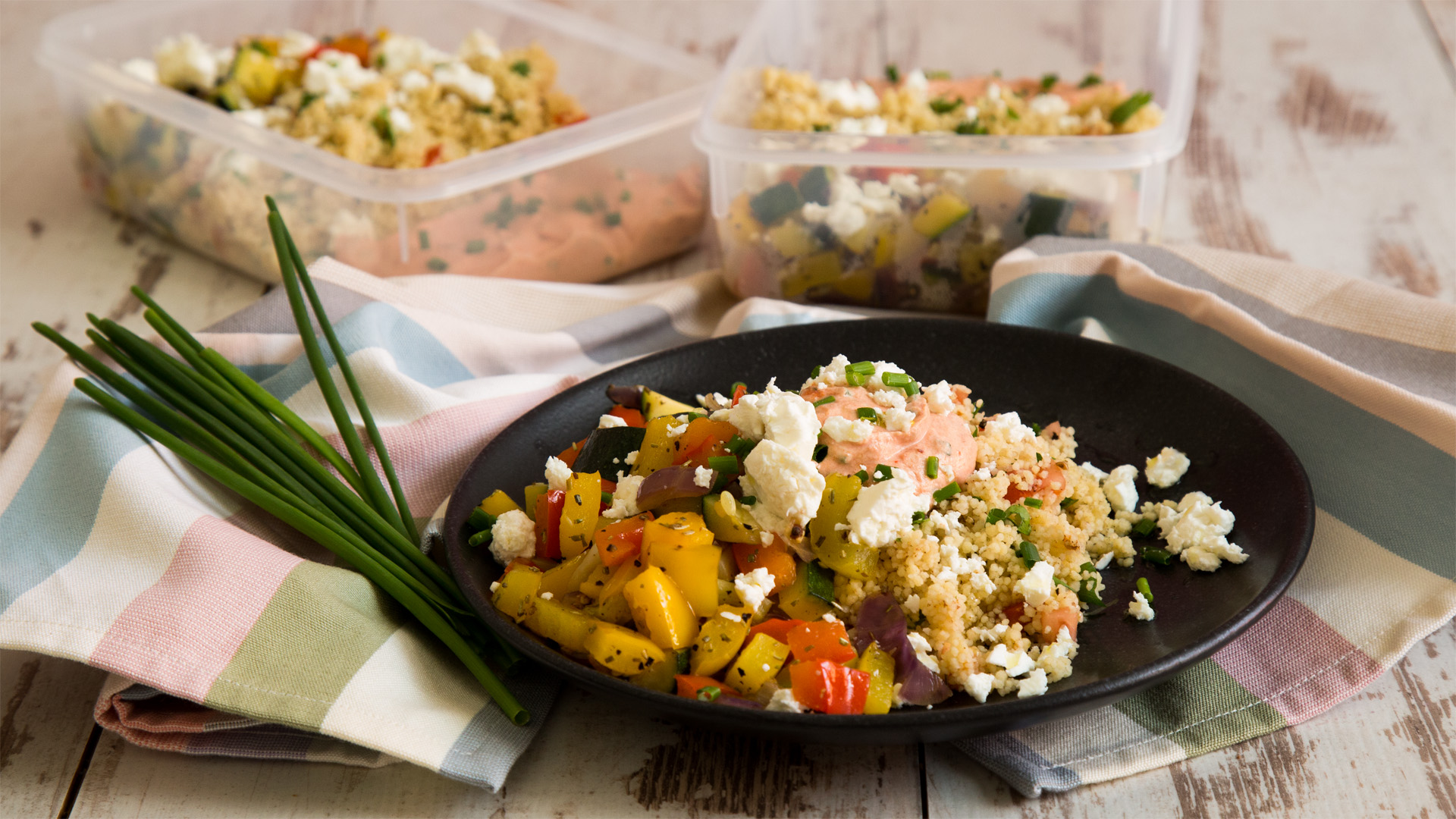 Couscous-Salat mit gebratenem Gemüse, Feta und Quark