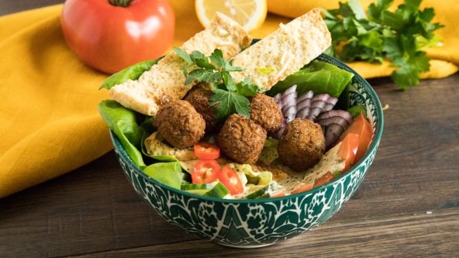 Falafel-Rezepte mit Hummus und veganem Joghurt Falafel-Rezepte mit Hummus und veganem Joghurt