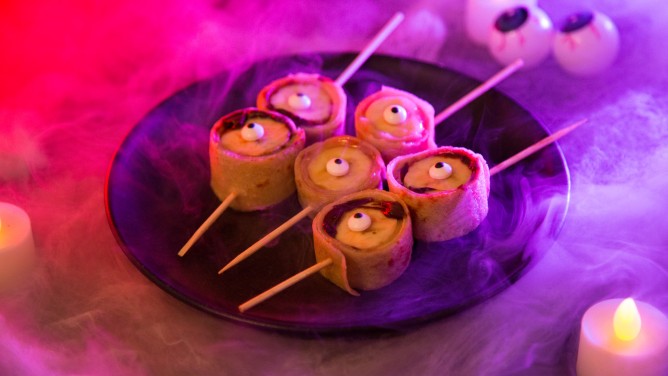 Augen-Pfannkuchen mit Nuss-Nougat-Creme & Banane Augen-Pfannkuchen mit Nuss-Nougat-Creme & Banane