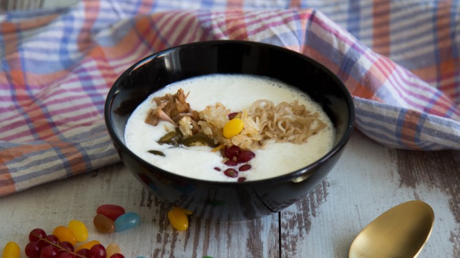 Joghurt Bowl mit Jackfruit, Knusperreis & Jelly Beans Joghurt Bowl mit Jackfruit, Knusperreis & Jelly Beans