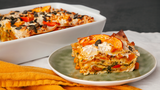 Herbstliche Kürbis-Spinat-Lasagne mit Feta Herbstliche Kürbis-Spinat-Lasagne mit Feta