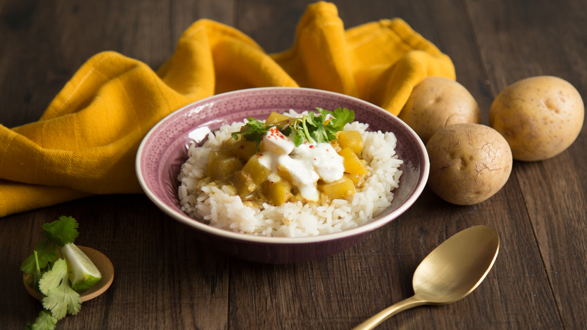 Vegetarisches Kartoffel-Curry mit Ingwer &amp; Kokosmilch