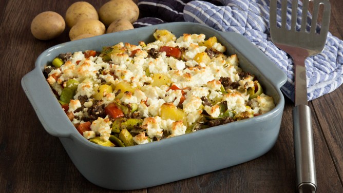 Kartoffel-Hack-Auflauf mit Lauch, Sahnesoße und Feta