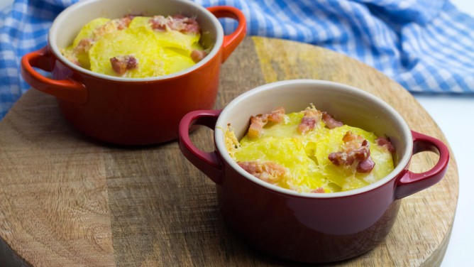Kartoffelgratin mit Speck und sahniger Sauce