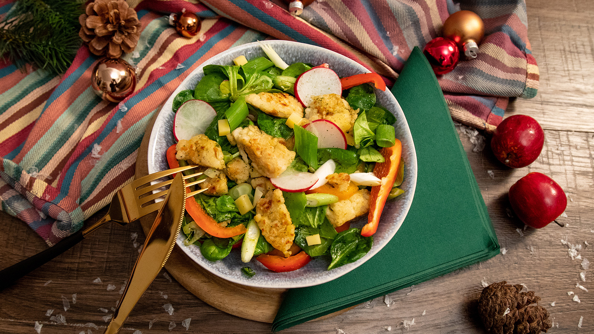 Wintersalat mit Semmelknödel und Bergkäse