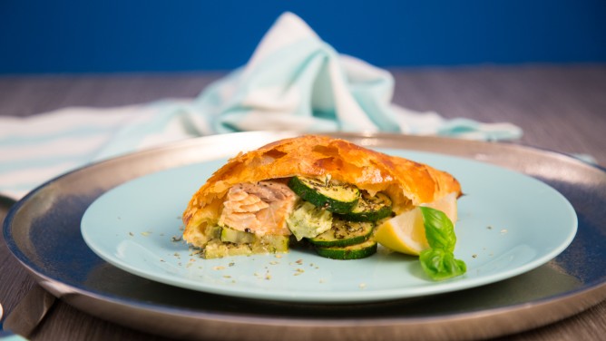 Gefüllte Blätterteigtaschen mit Spinat und Mozzarella Gefüllte Blätterteigtaschen mit Spinat und Mozzarella