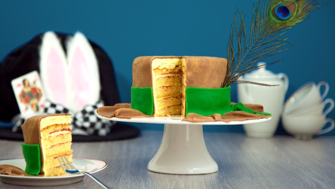 Motivtorte im Alice im Wunderland-Stil Motivtorte im Alice im Wunderland-Stil