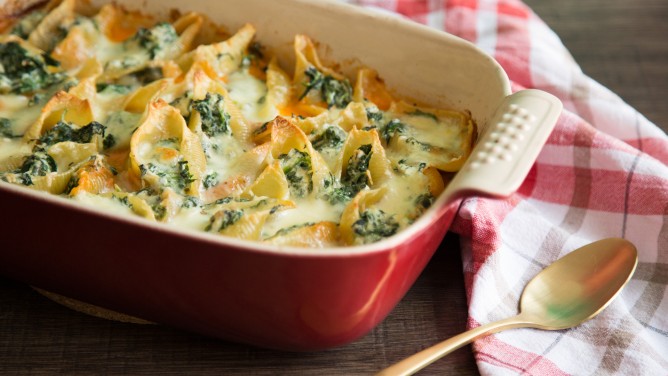 Muschelnudeln mit leckerer Ricotta-Spinat-Füllung  Muschelnudeln mit leckerer Ricotta-Spinat-Füllung