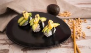 Nigiri-Sushi mit Frischkäse, Erdnuss & Sesam 