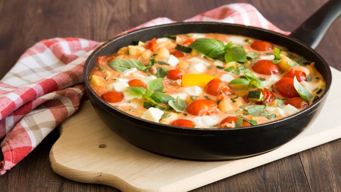 One Pan Gnocchi mit Thunfisch-Tomatensoße