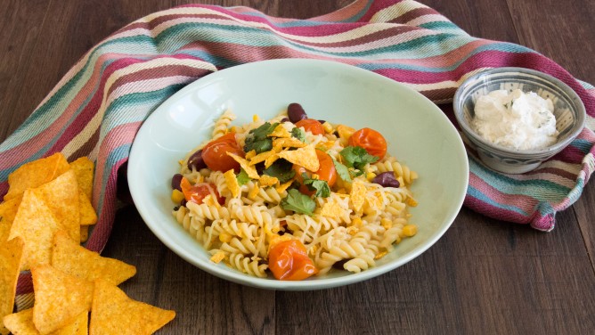 Mexikanische One Pot Pasta mit Mais, Bohnen & Tomaten Mexikanische One Pot Pasta mit Mais, Bohnen & Tomaten