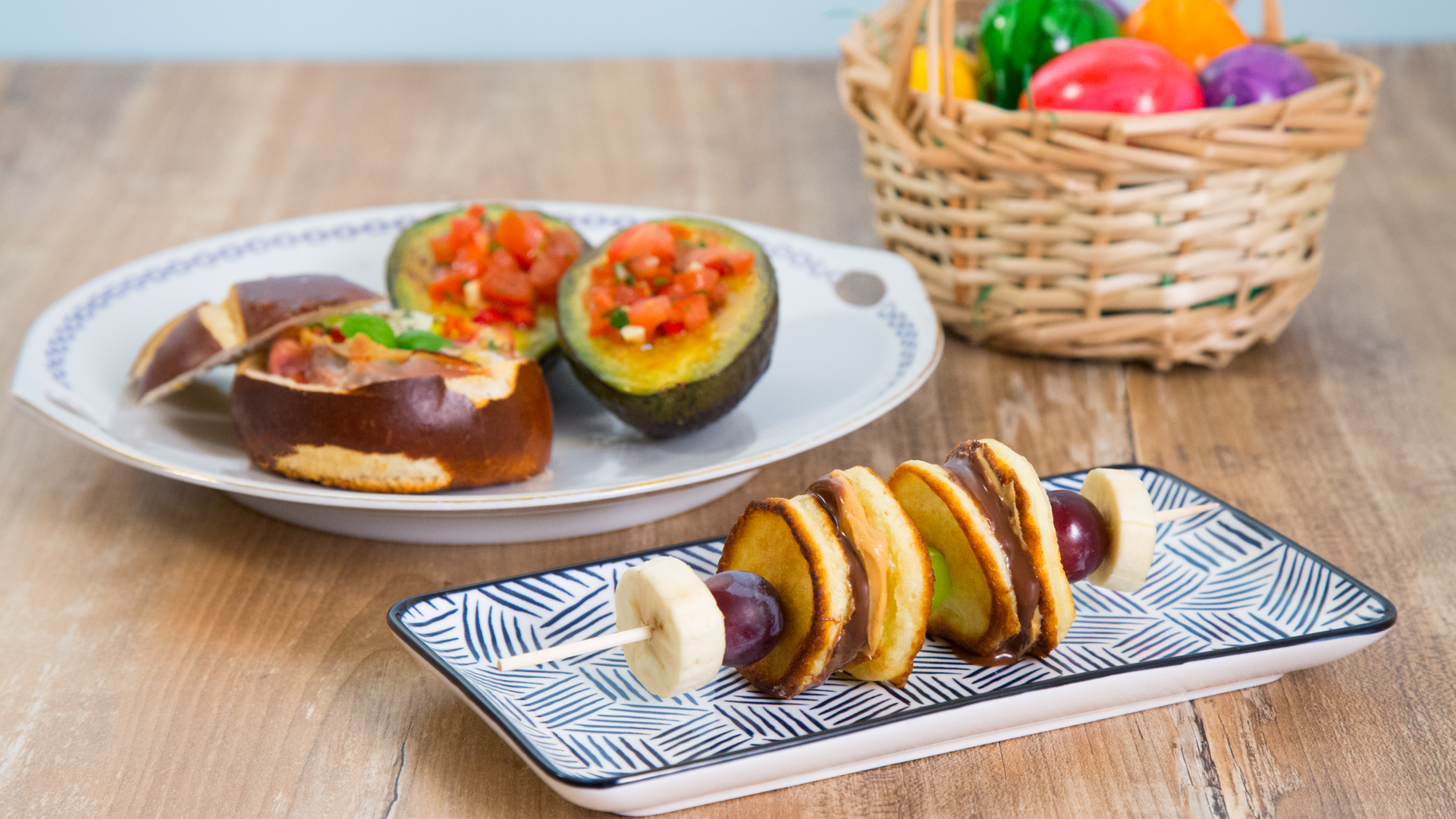 Osterbrunch: Gegrillte Avocado, Pancake-Spieße &amp; Eierbrötchen