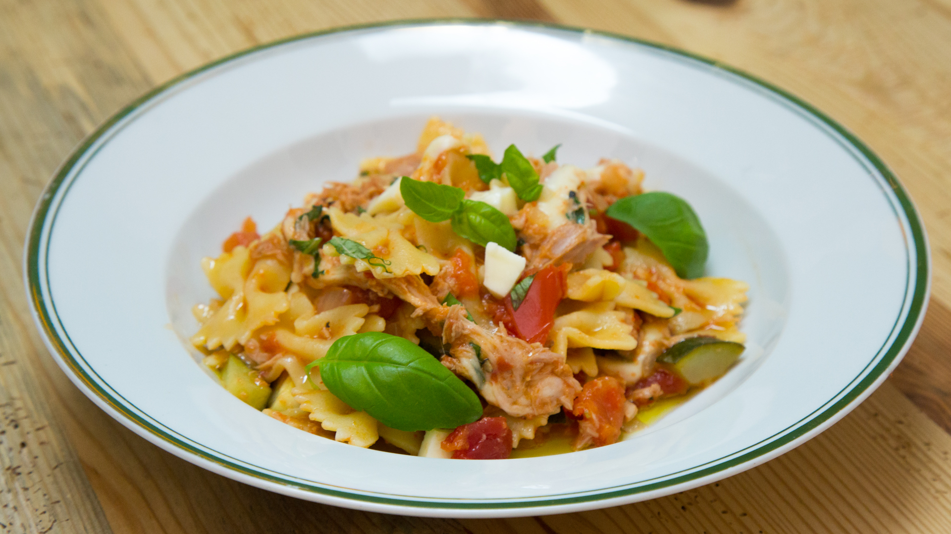 Pasta Tonno Nudeln Mit Thunfisch Mozzarella