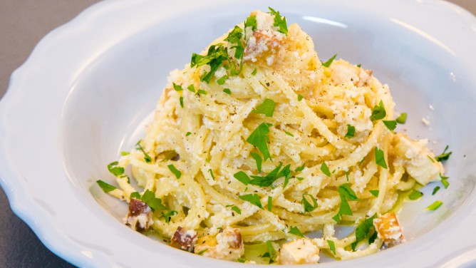 Pasta Carbonara mit Speck und Ei