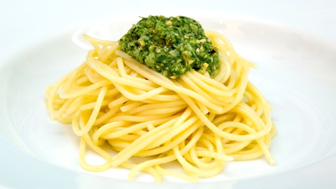 Grünes Pesto mit Spaghetti