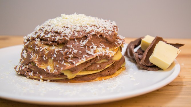 Pfannkuchen-Torte mit Schokoladen-Schichten