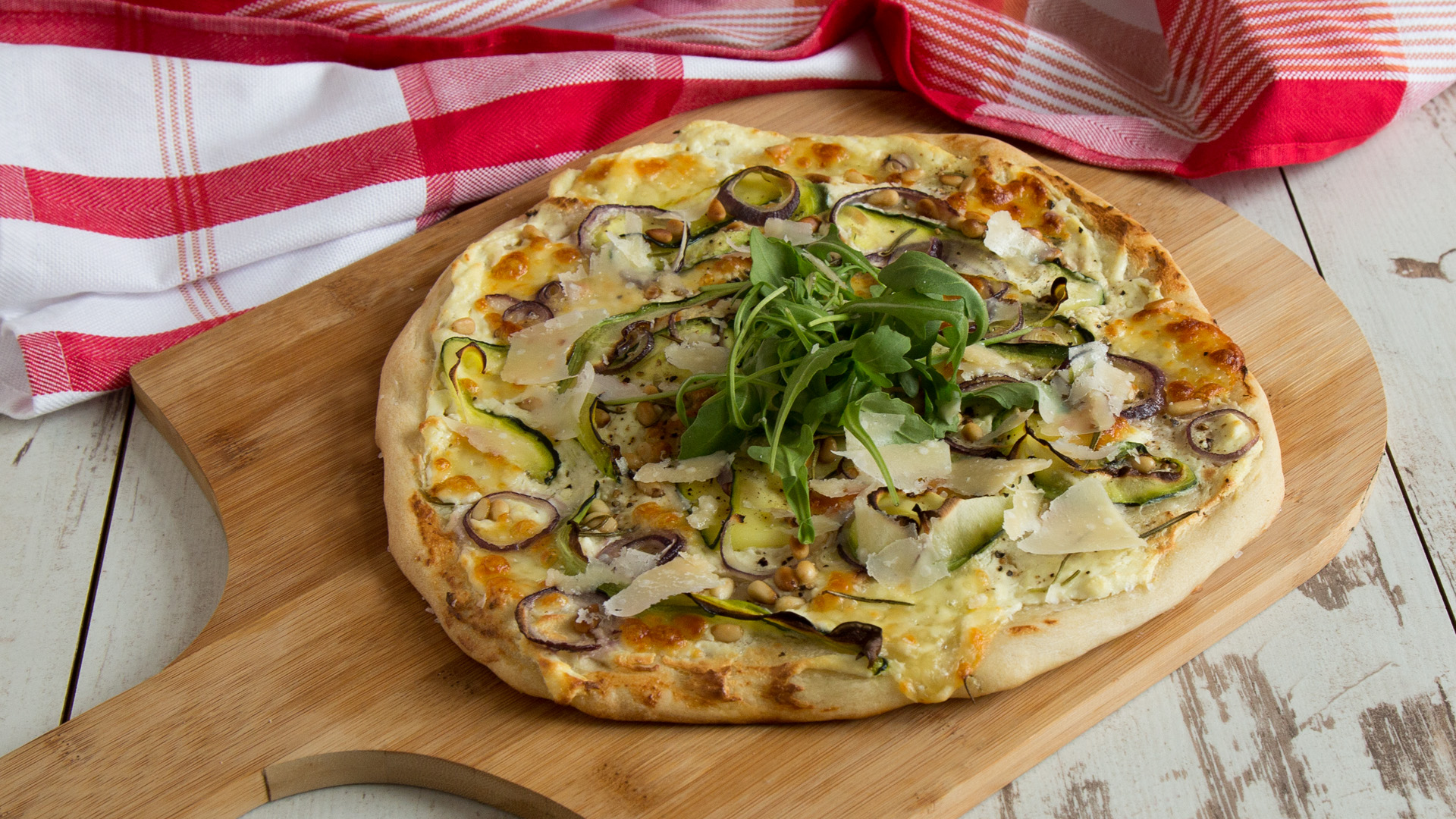 Pizza Bianca Mit Ricotta Zucchini Rosmarin Parmesan