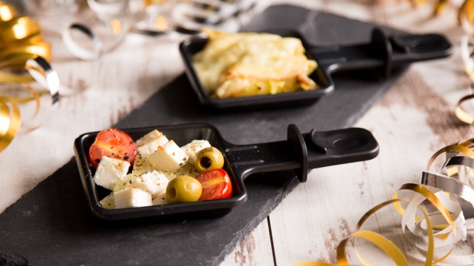 Raclette mit Feta, Olive und Kartoffel