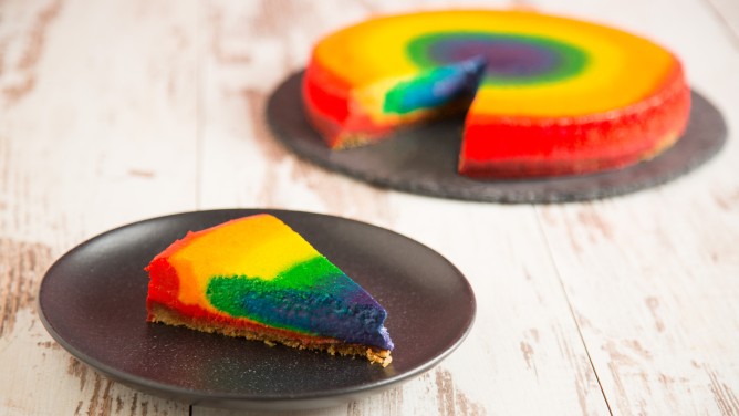 Selbstgemachter Rainbow Cheesecake Selbstgemachter Rainbow Cheesecake