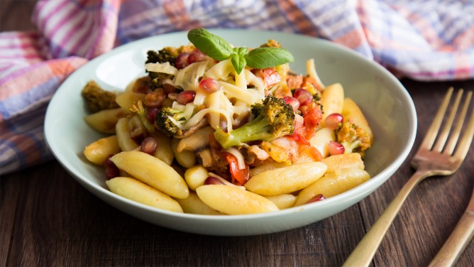 Schupfnudeln mit Bacon- und Mango-Tomatensoße 