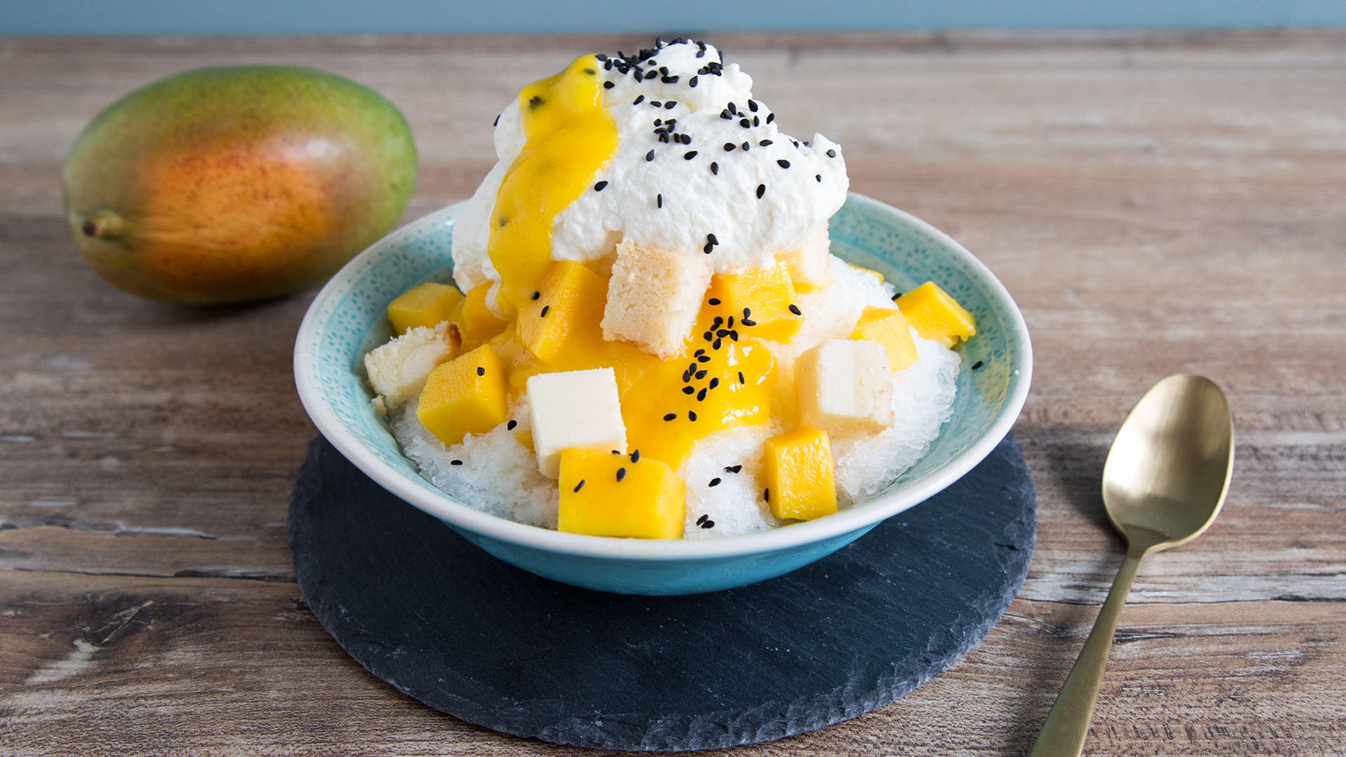 Asiatisches Shaved Ice mit Mango und Cheesecake