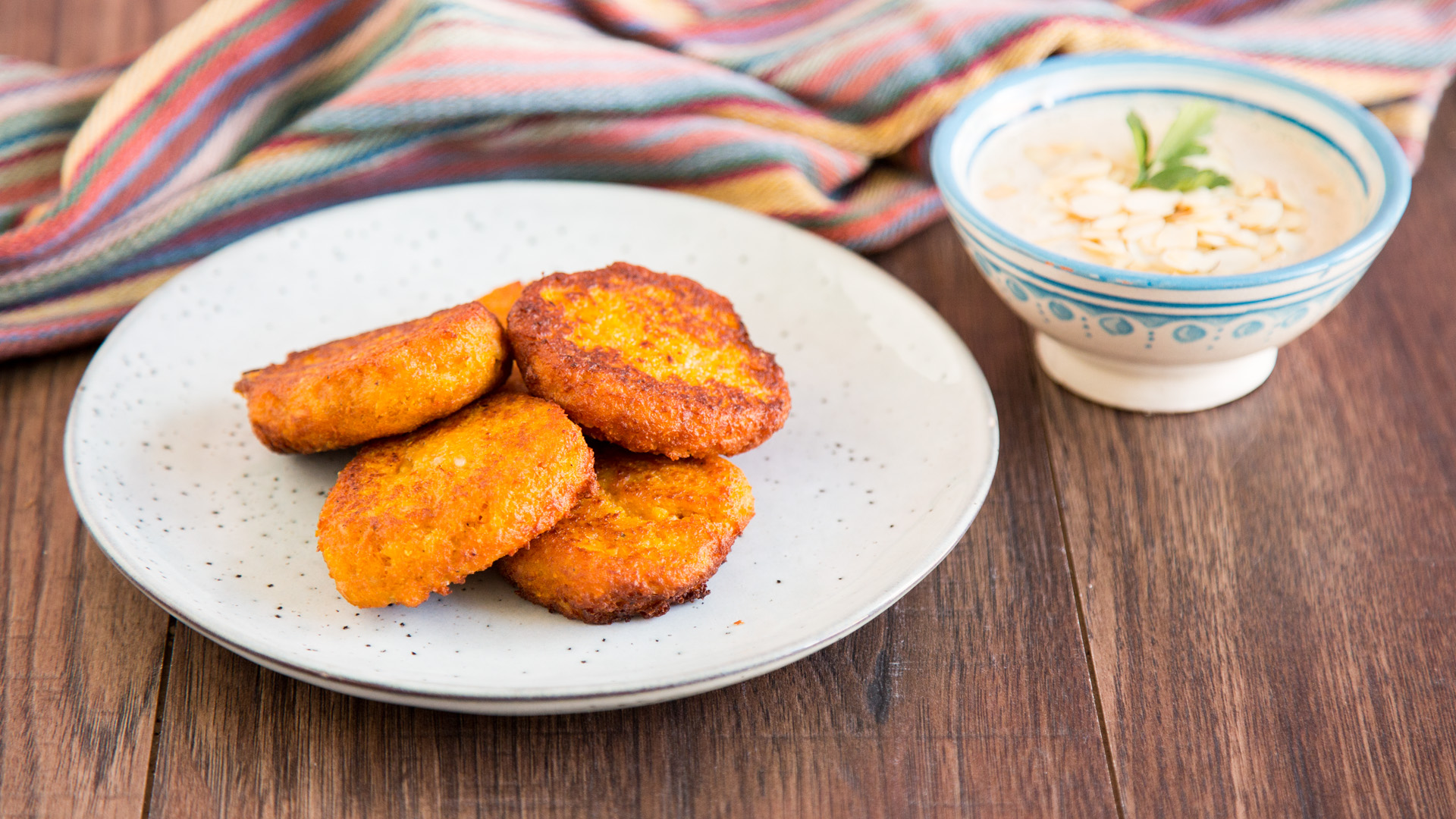 Vegetarische Süßkartoffel-Falafel mit Mandel-Dip