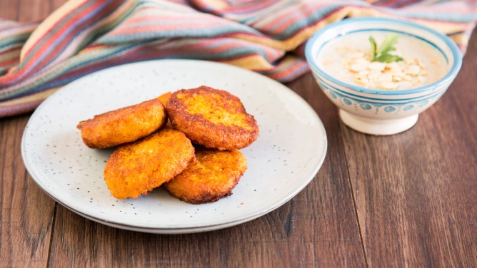Falafel aus Süßkartoffeln mit Mandeldip Falafel aus Süßkartoffeln mit Mandeldip
