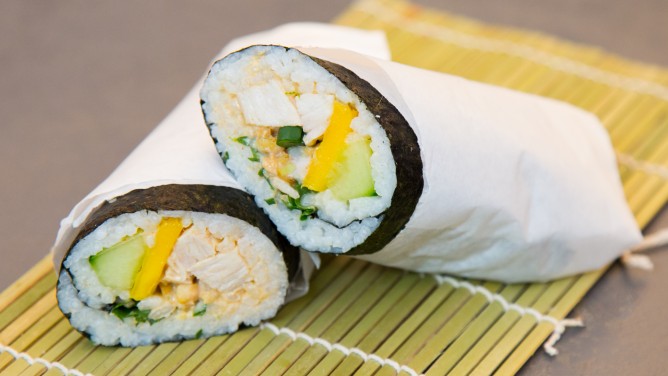 Sushirrito als Burrito aus Sushi-Zutaten