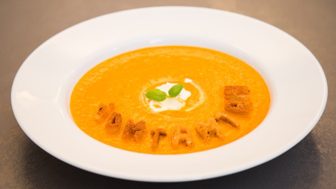 Tomaten-Suppe mit Croutons