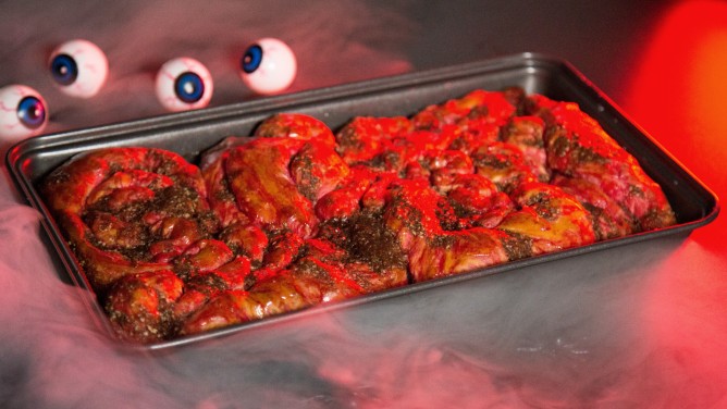 Zombie-Innereien mit blutigem Frosting  Zombie-Innereien mit blutigem Frosting