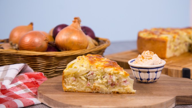 Zwiebelkuchen mit Spundekäs Zwiebelkuchen mit Spundekäs